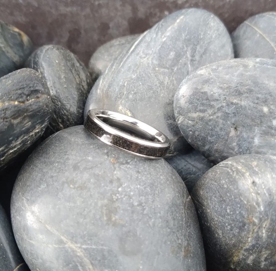 Women's West Coast Volcanic Ironsands Ring - Beach Art Series - Image 4